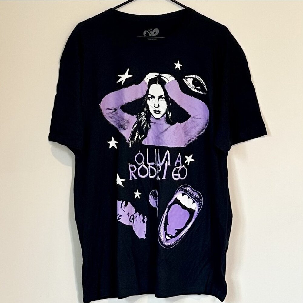 NEW Olivia Rodrigo Concert Graphic Tee - Size: Extra Large